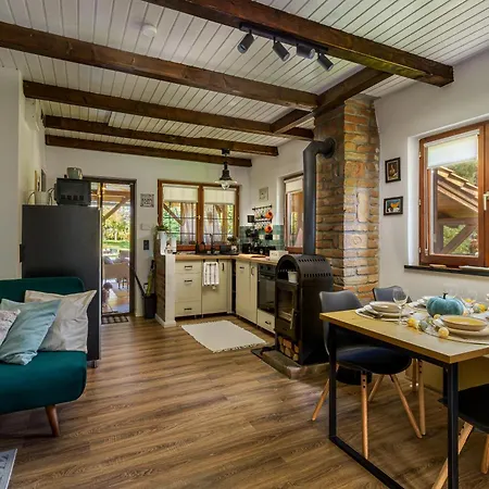 A Kulcshoz Menedek Ferienhaus Kulcs